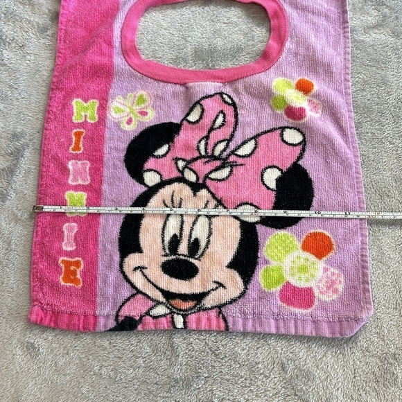 Disney  - Minnie Mouse - newborn hat and terry clothe bib. - Picture 7 of 7